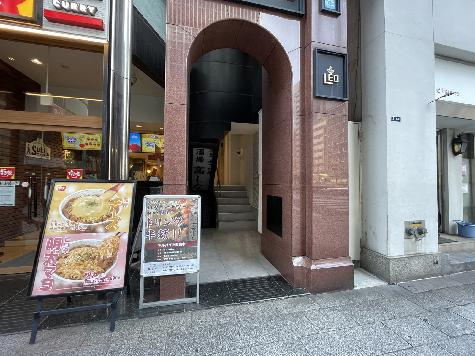 オフィスビル出入口