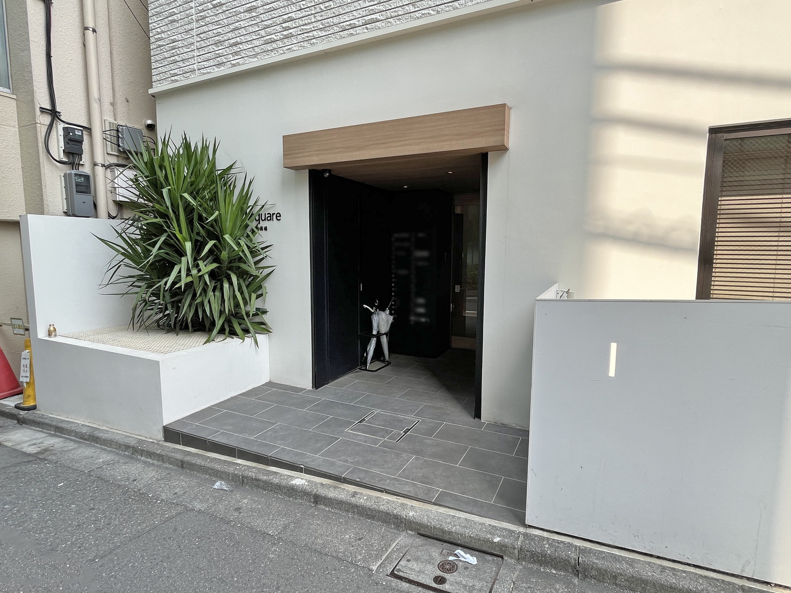 オフィスビル出入口