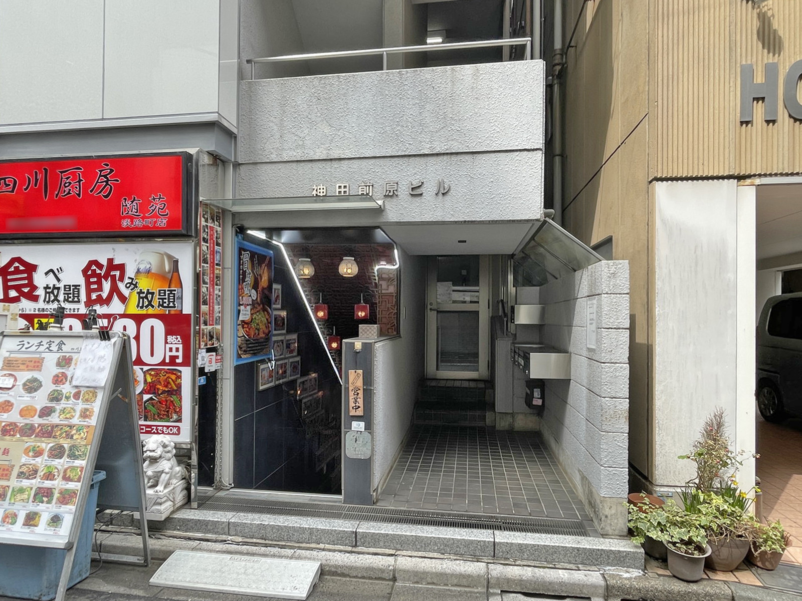 オフィスビル出入口