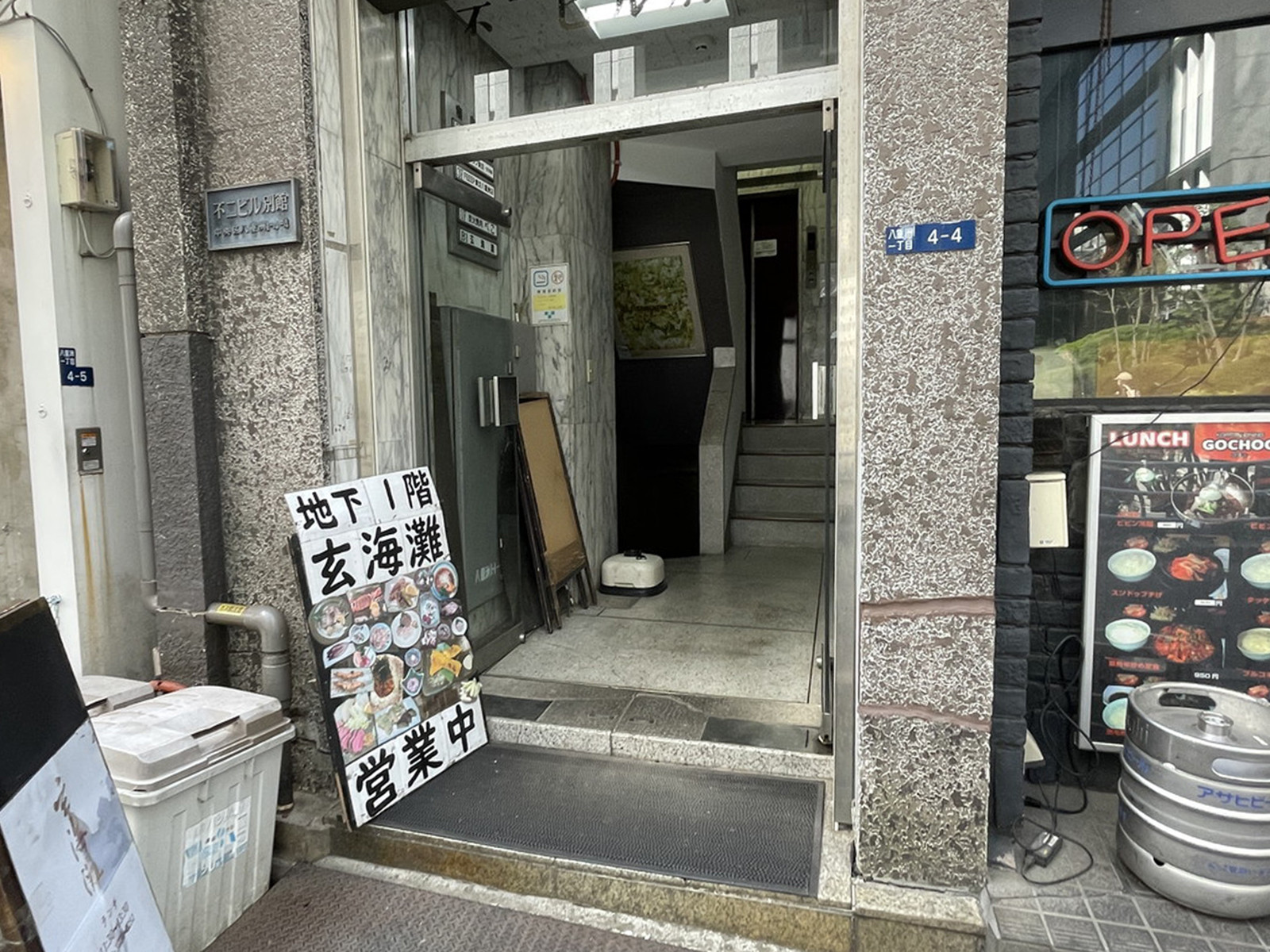 オフィスビル出入口