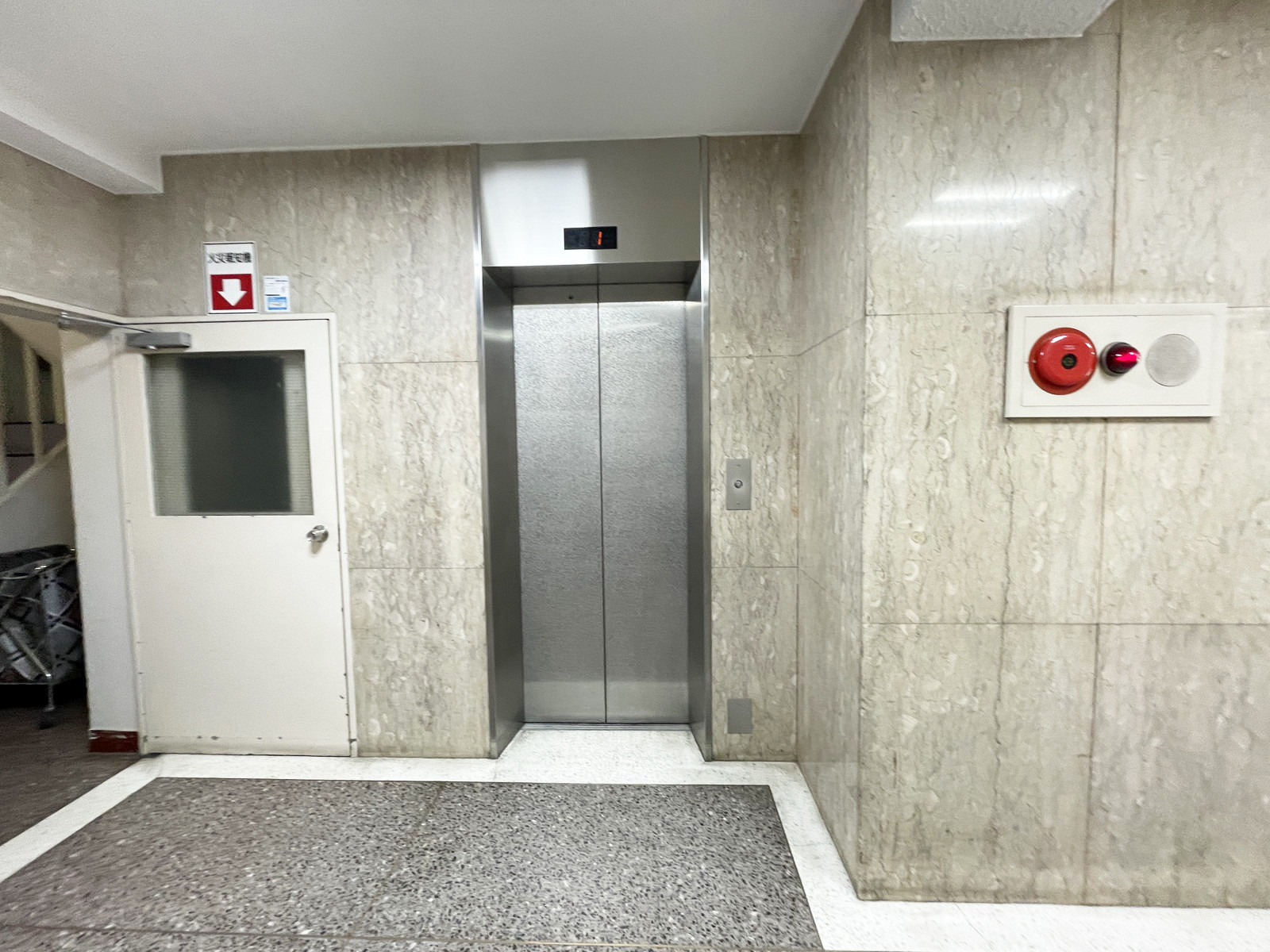 エレベーター(1基)