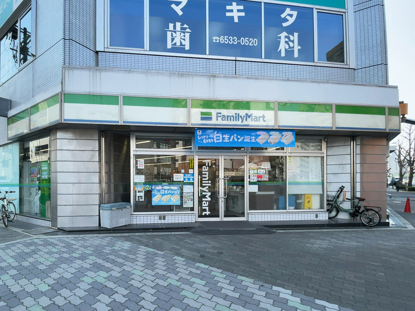 1階のファミリーマート 南堀江三丁目店