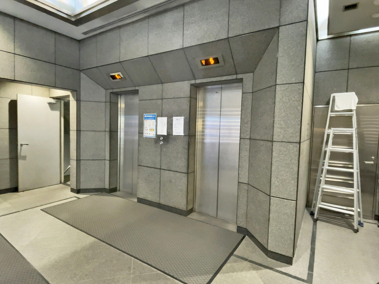 エレベーター(2基)