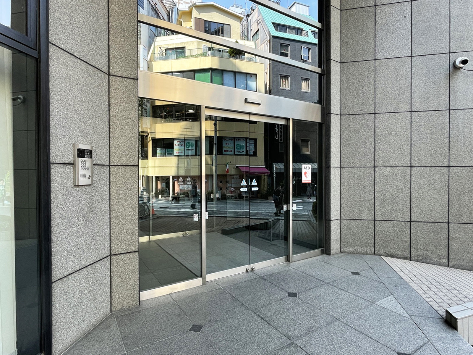 オフィスビル出入口