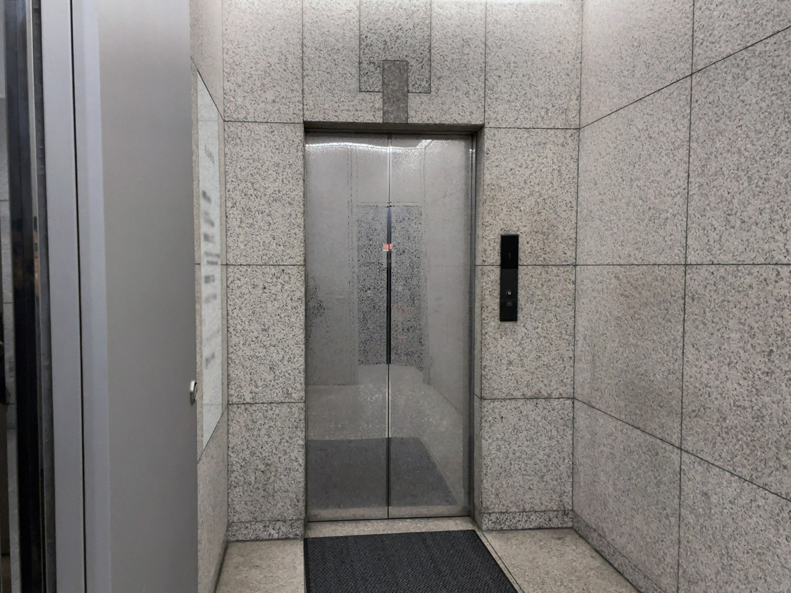 エレベーター(1基)