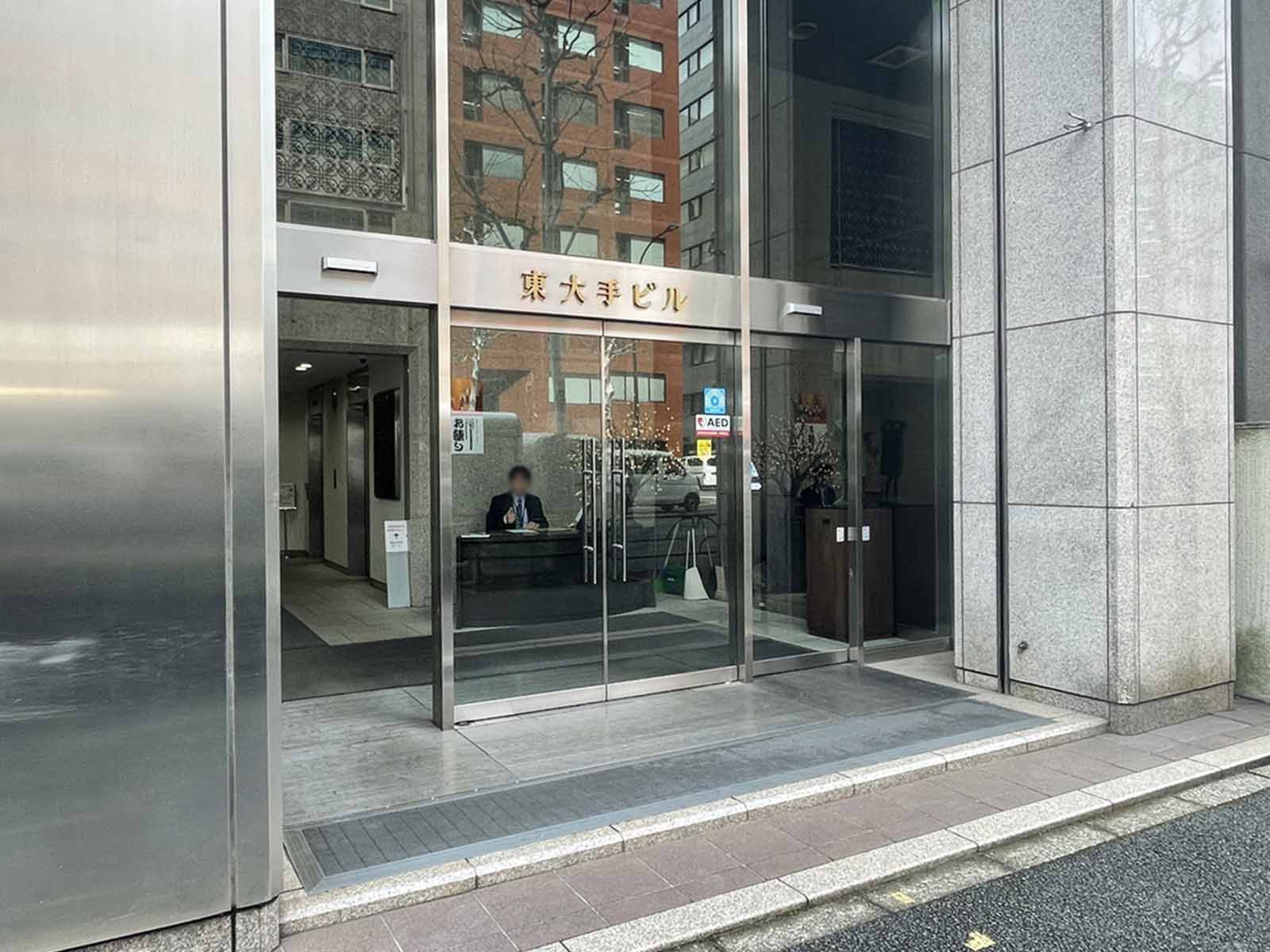 オフィスビル出入口