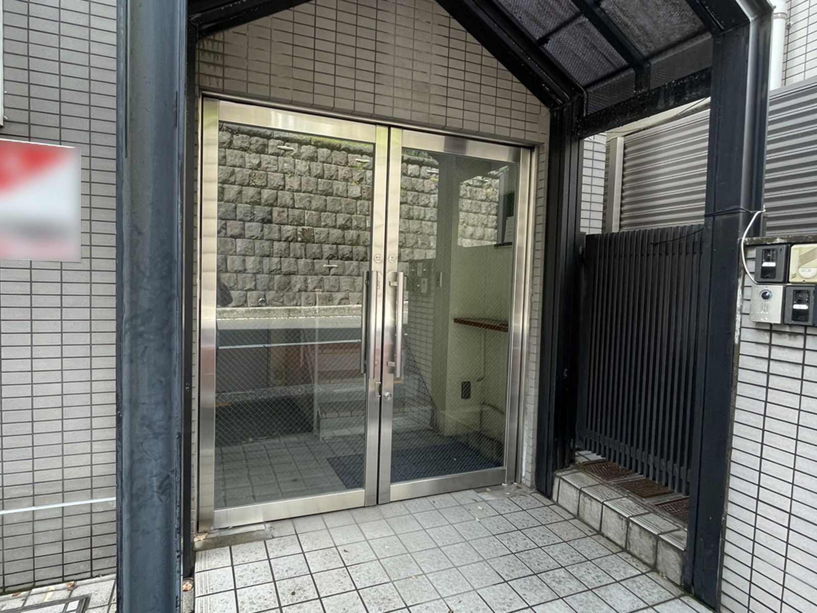 オフィスビル出入口