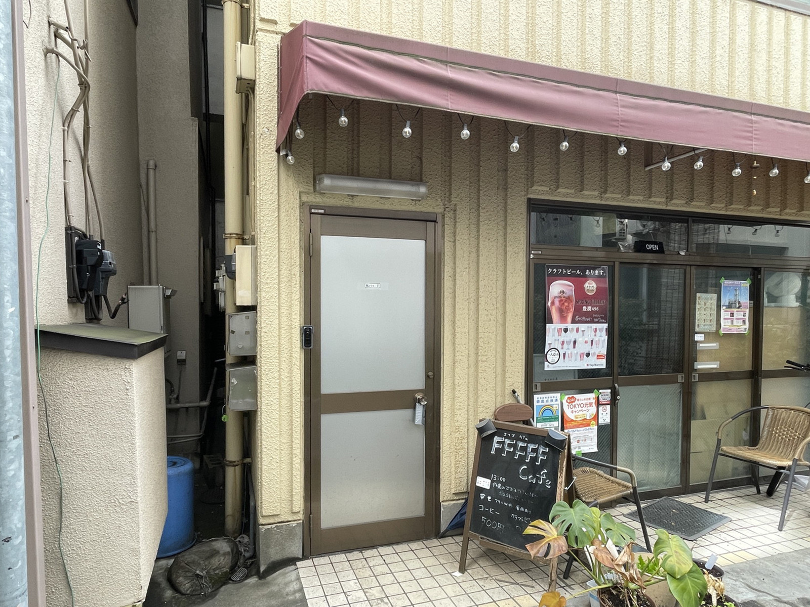 オフィスビル出入口