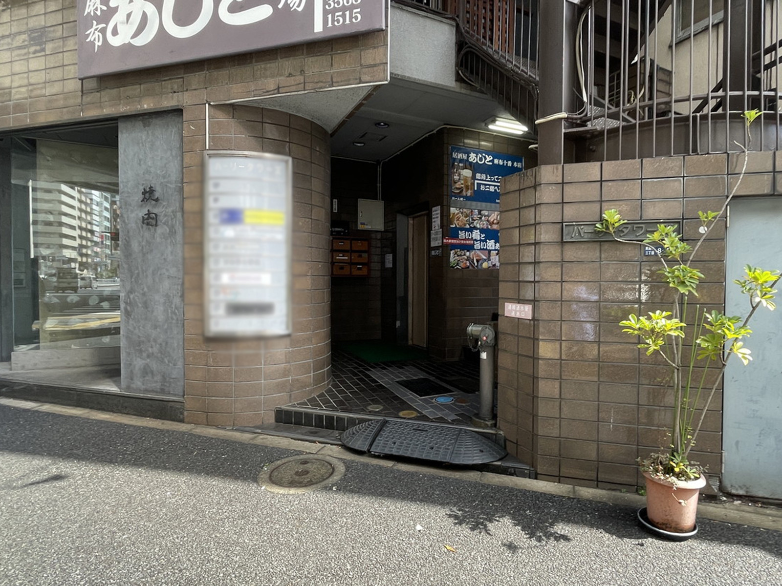 オフィスビル出入口