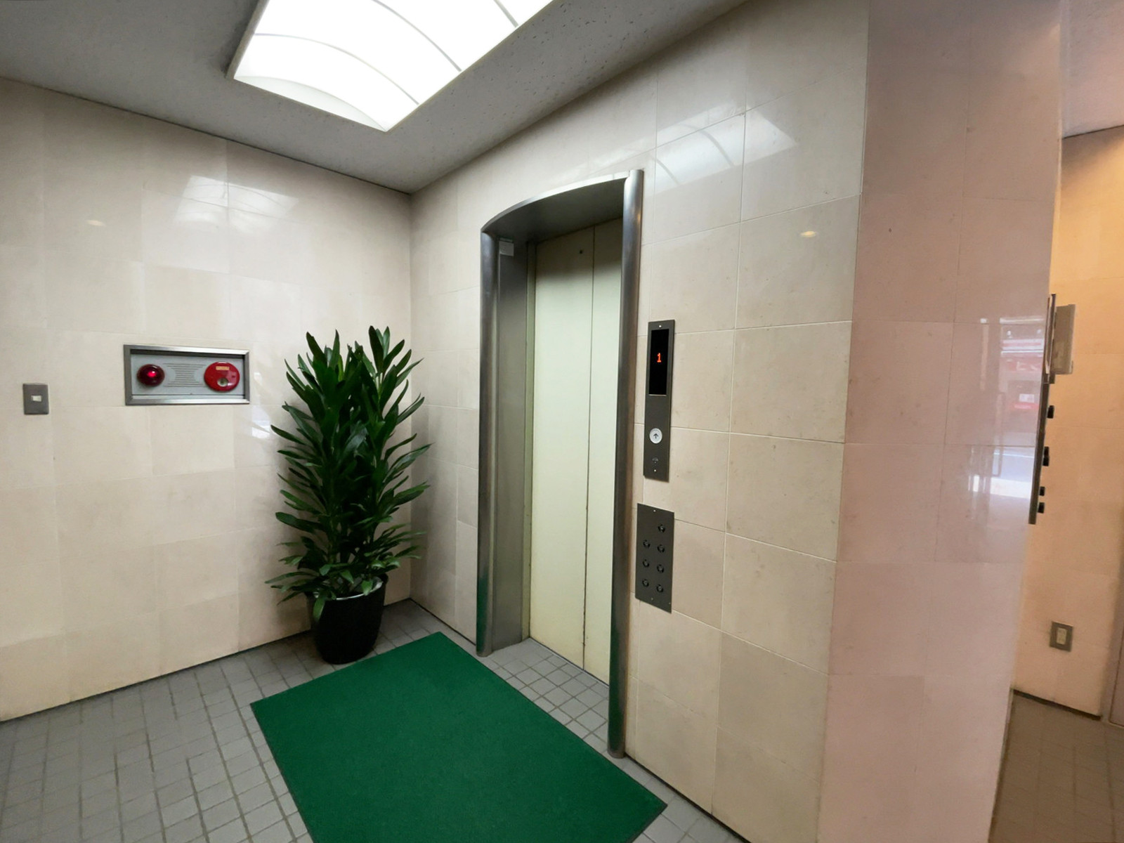 エレベーター(1基)