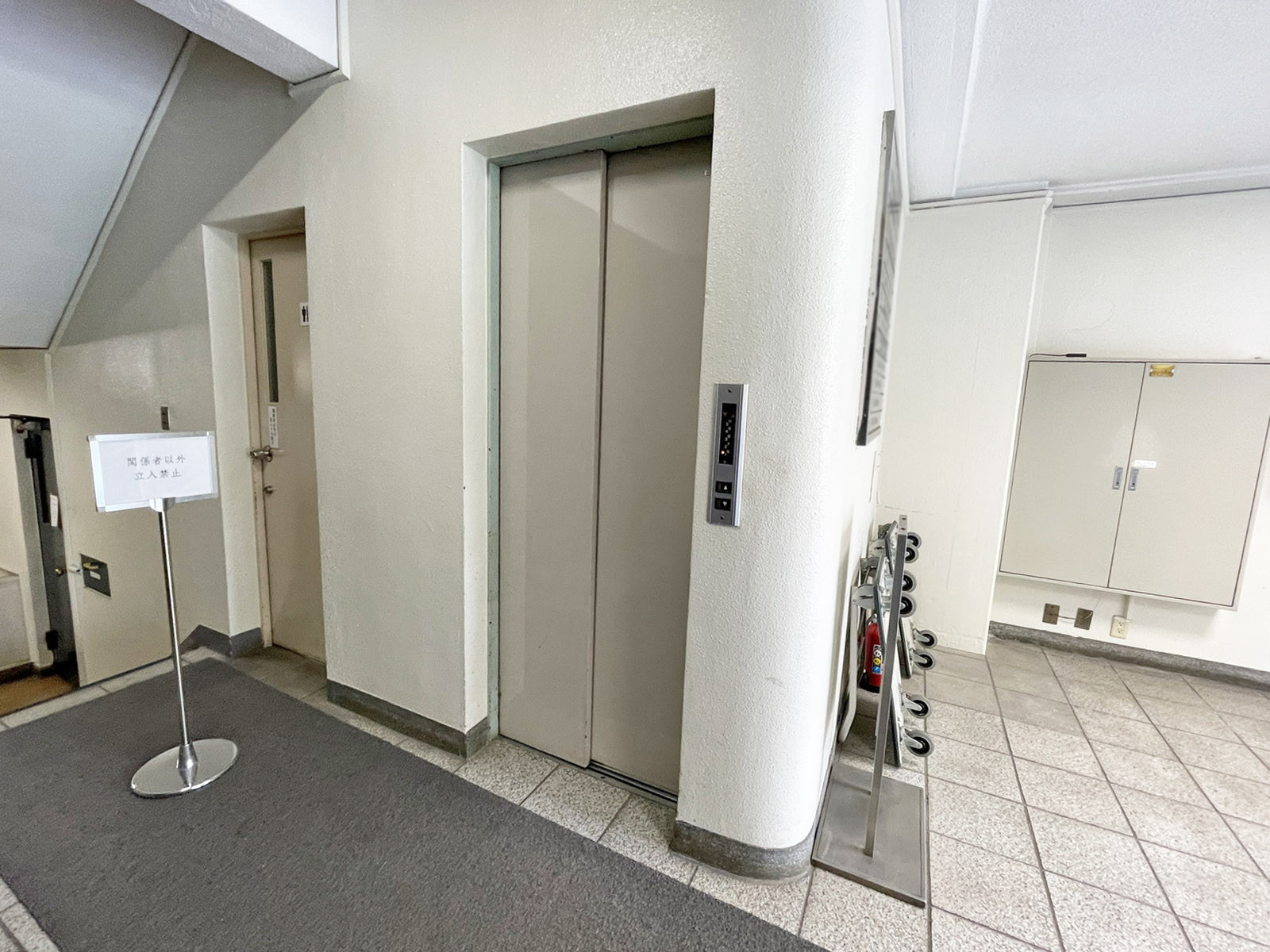 エレベーター(1基)