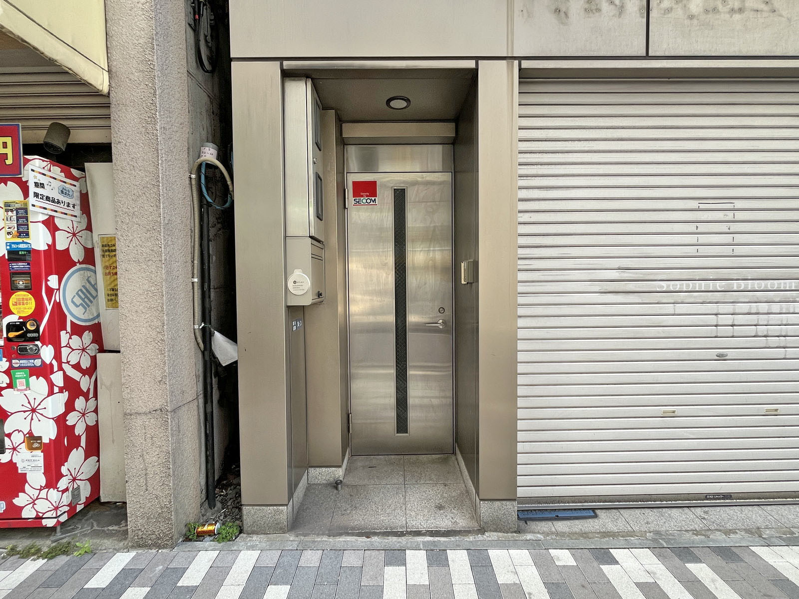 オフィスビル出入口