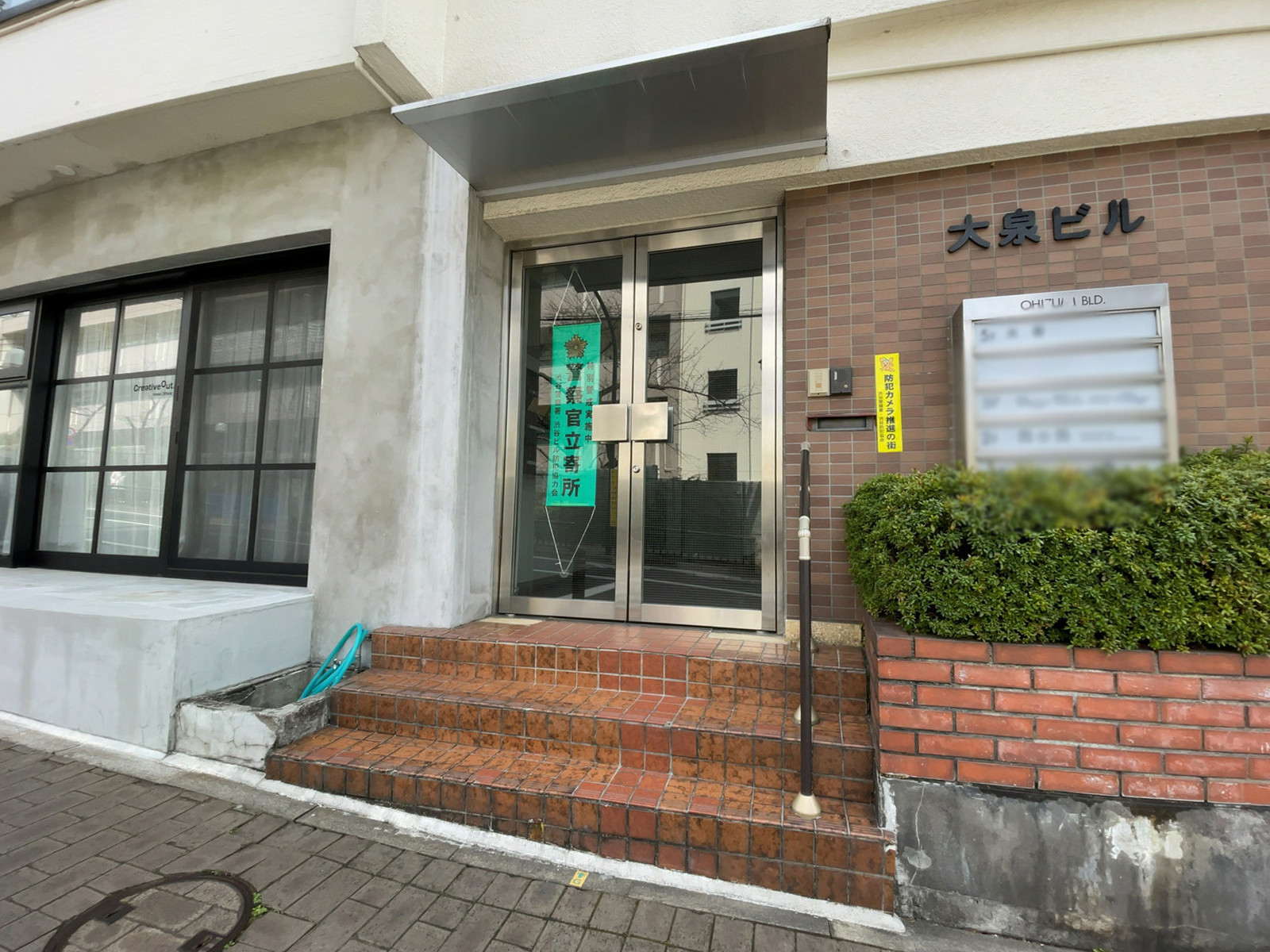 オフィスビル出入口