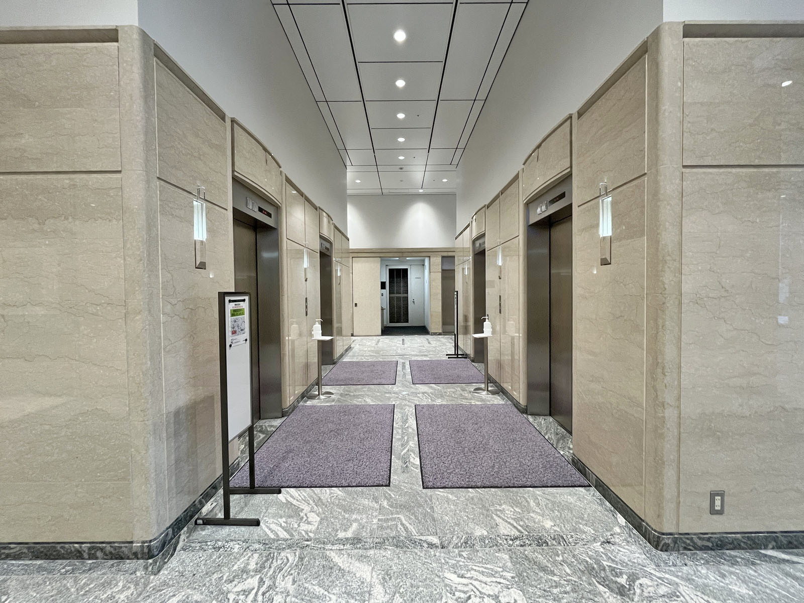 エレベーター(5基)