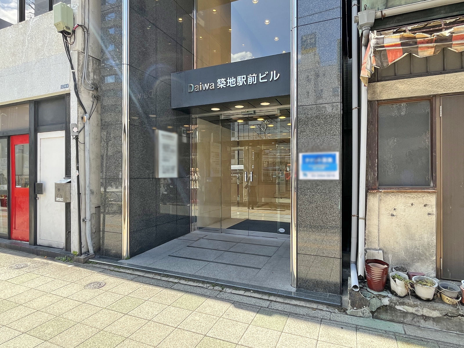 オフィスビル出入口