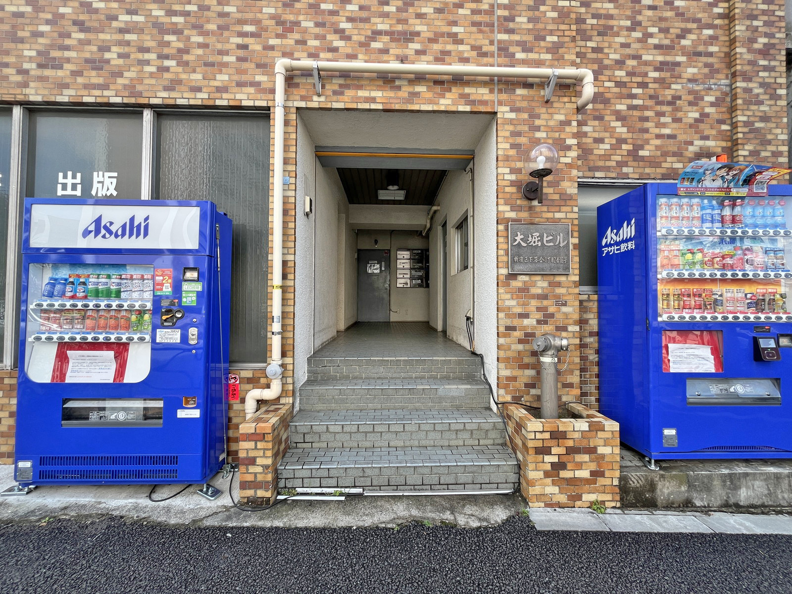 オフィスビル出入口