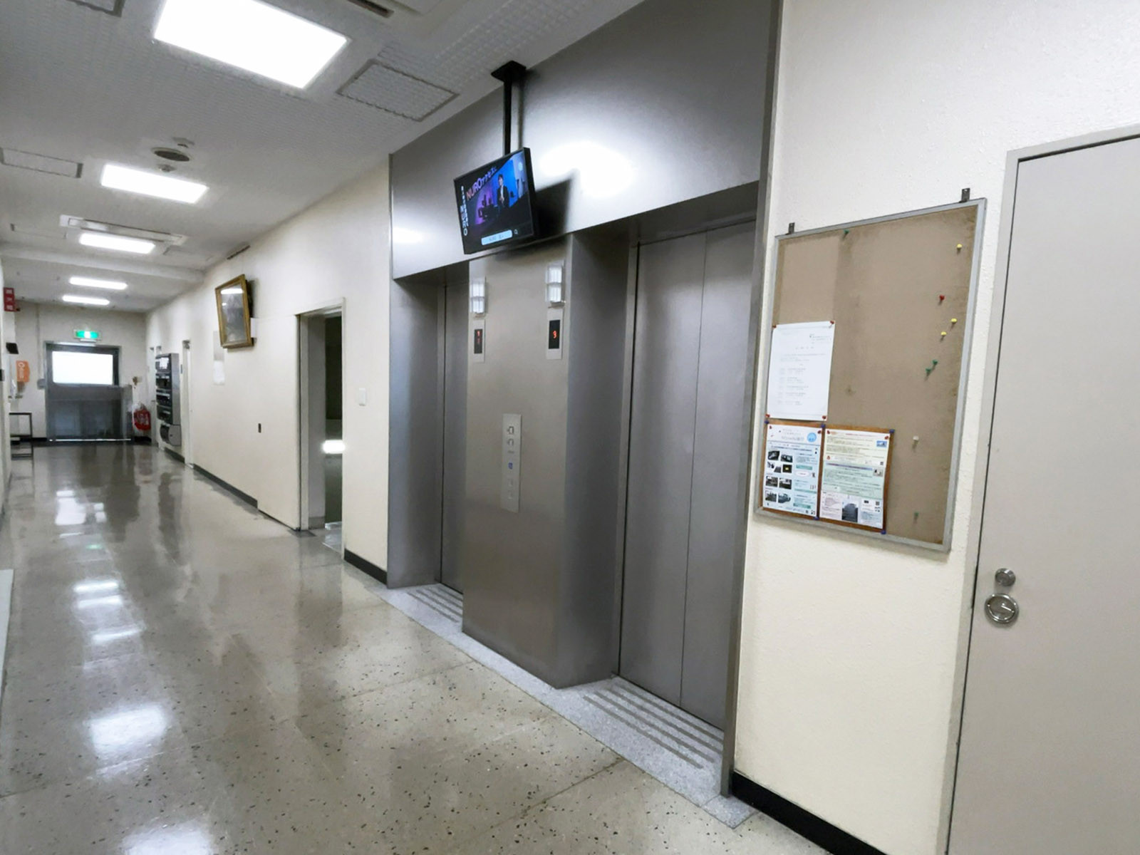 エレベーター(2基)