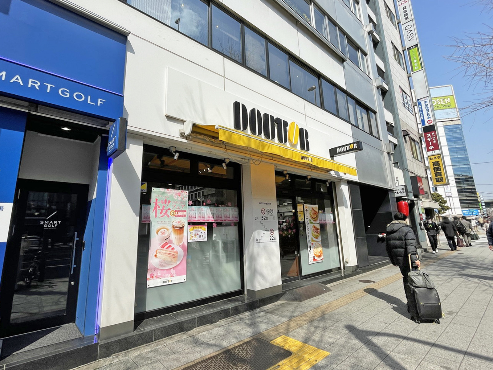 1階のドトールコーヒーショップ 秋葉原和泉橋店