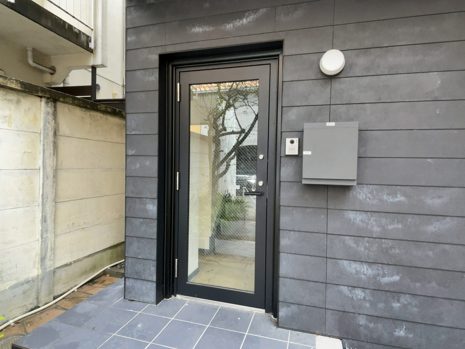 オフィスビル出入口