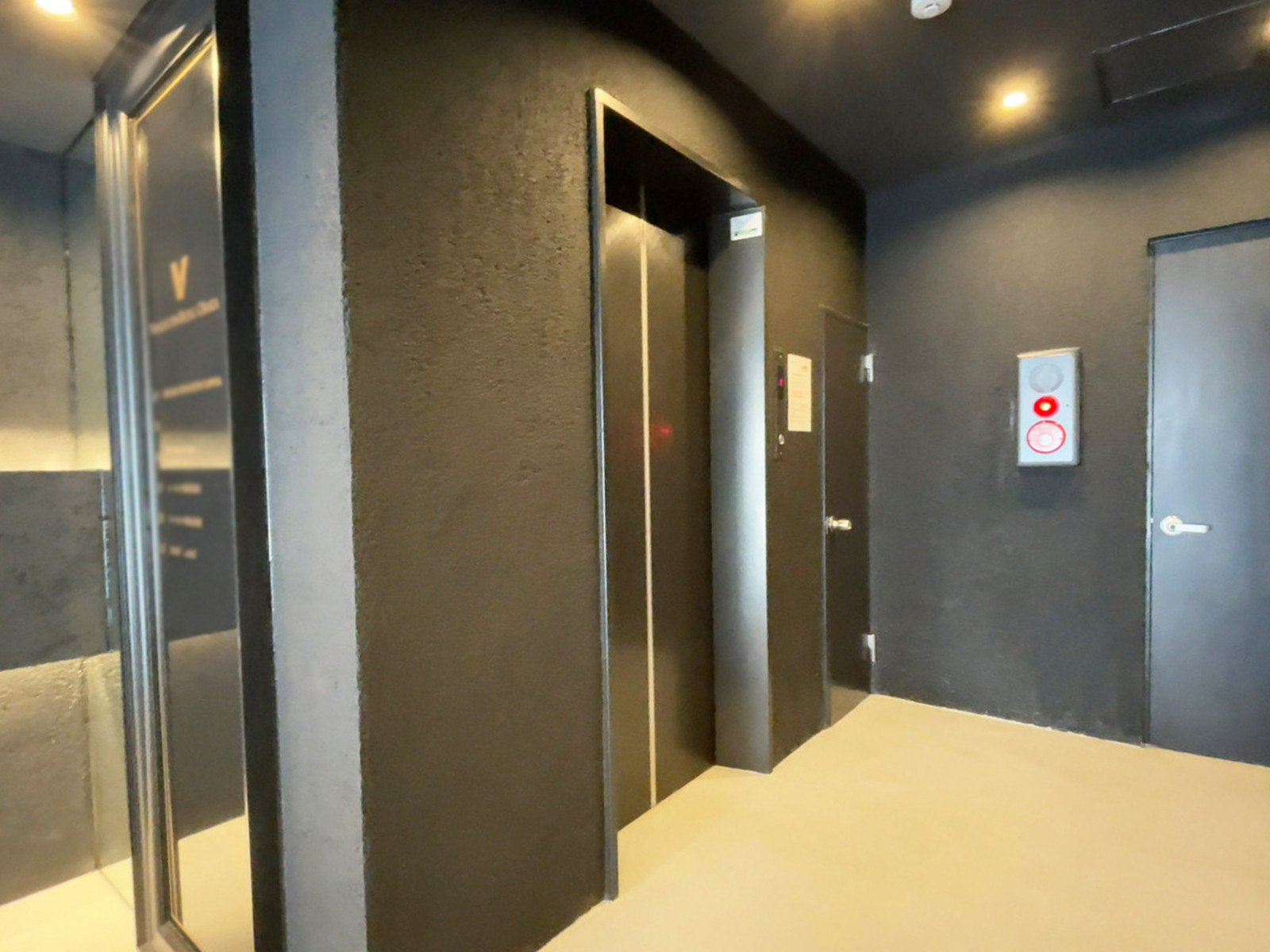 エレベーター(1基)
