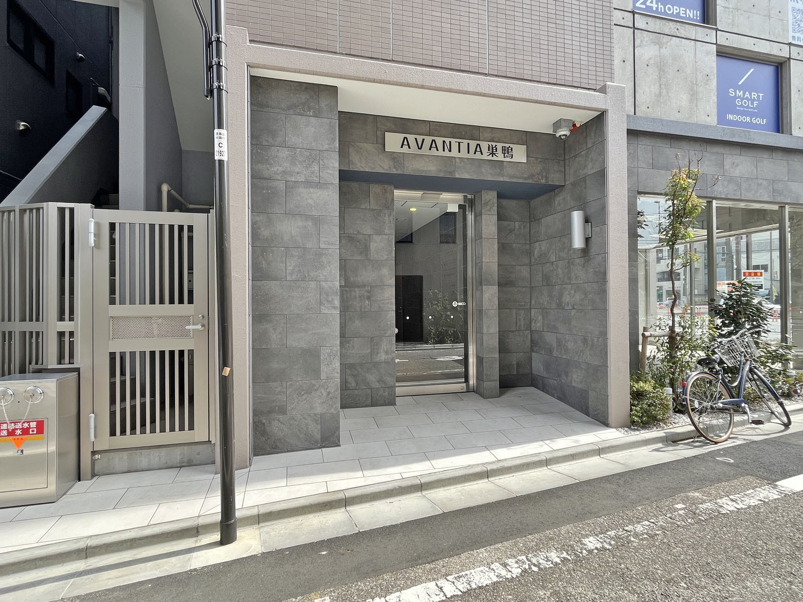 オフィスビル出入口