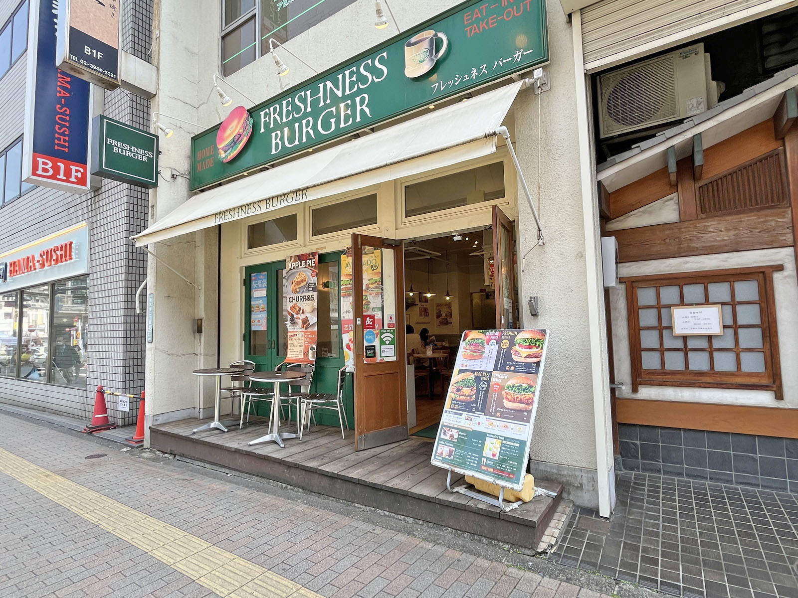 1階の飲食店