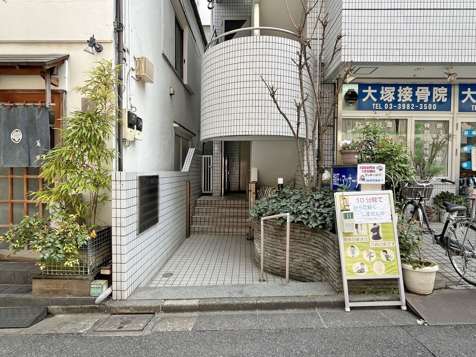 オフィスビル出入口