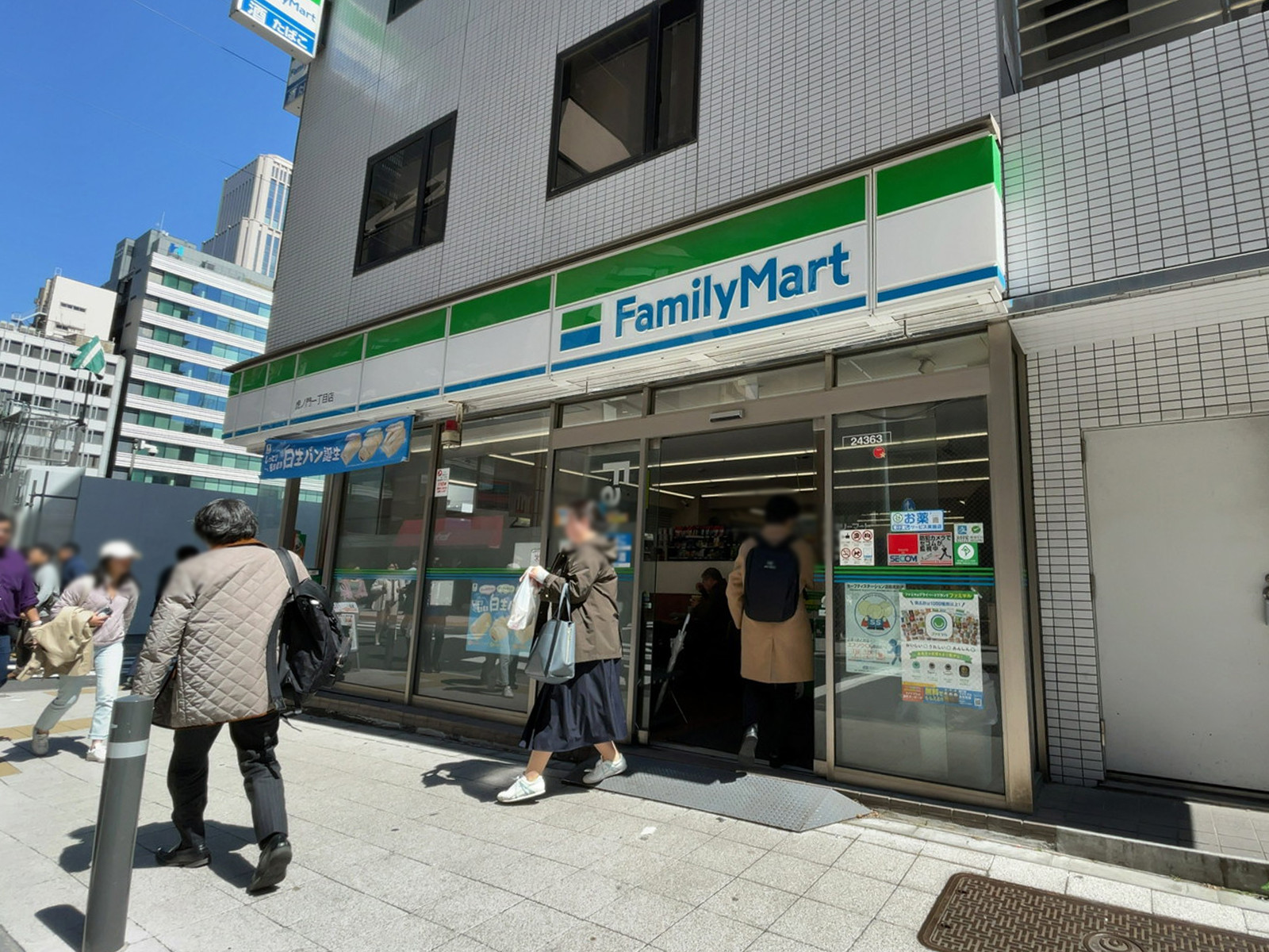 1階のファミリーマート 虎ノ門一丁目店