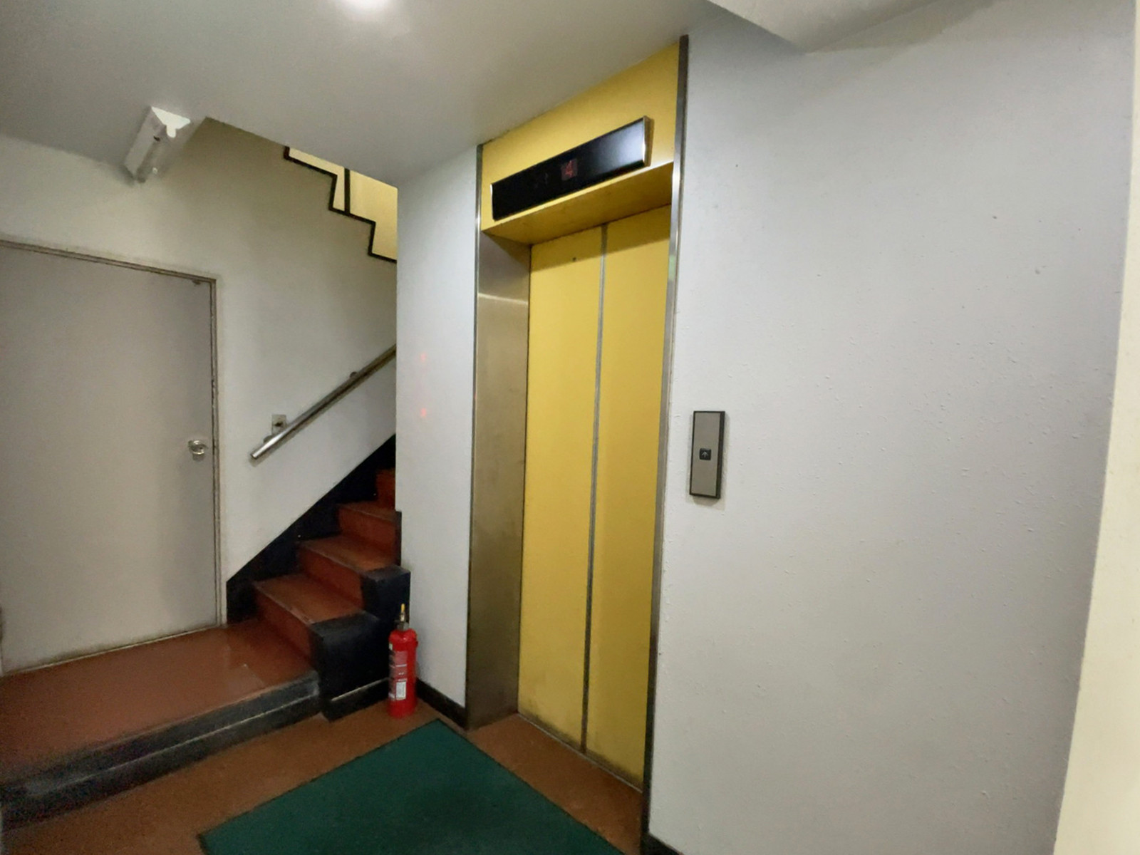エレベーター(1基)