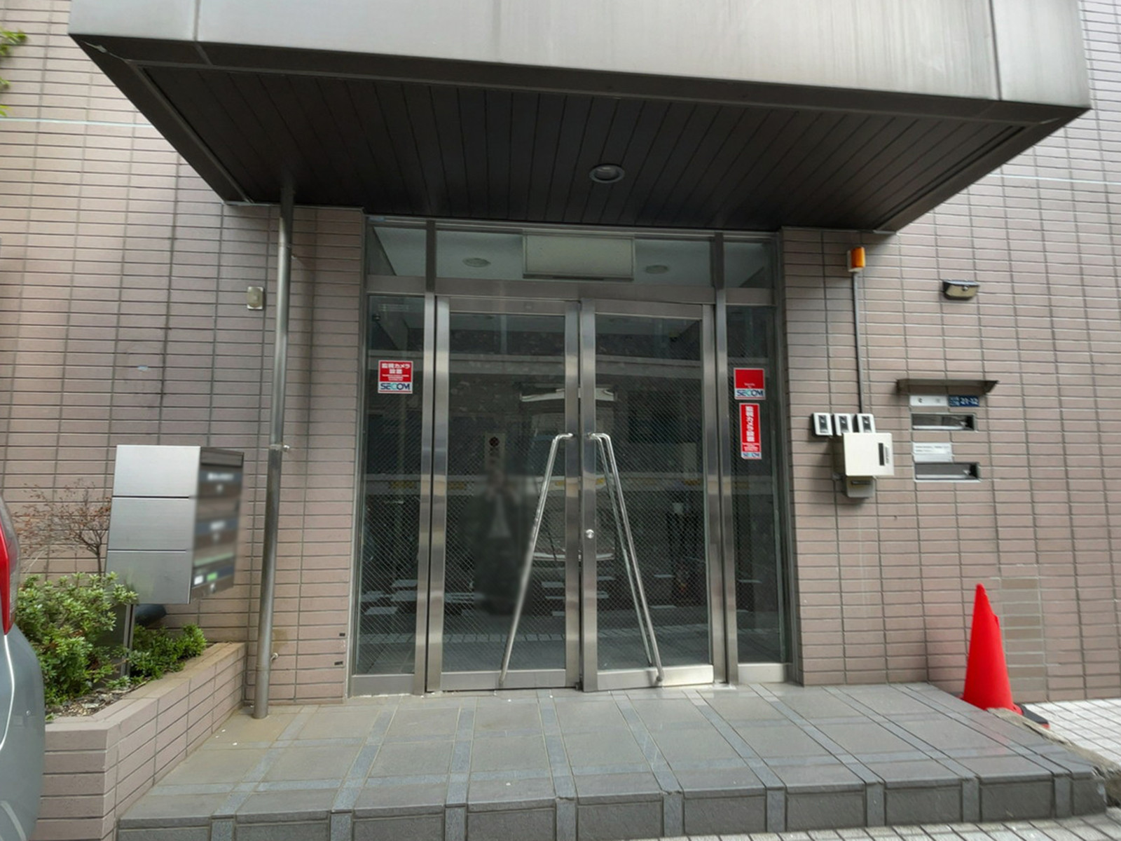 オフィスビル出入口
