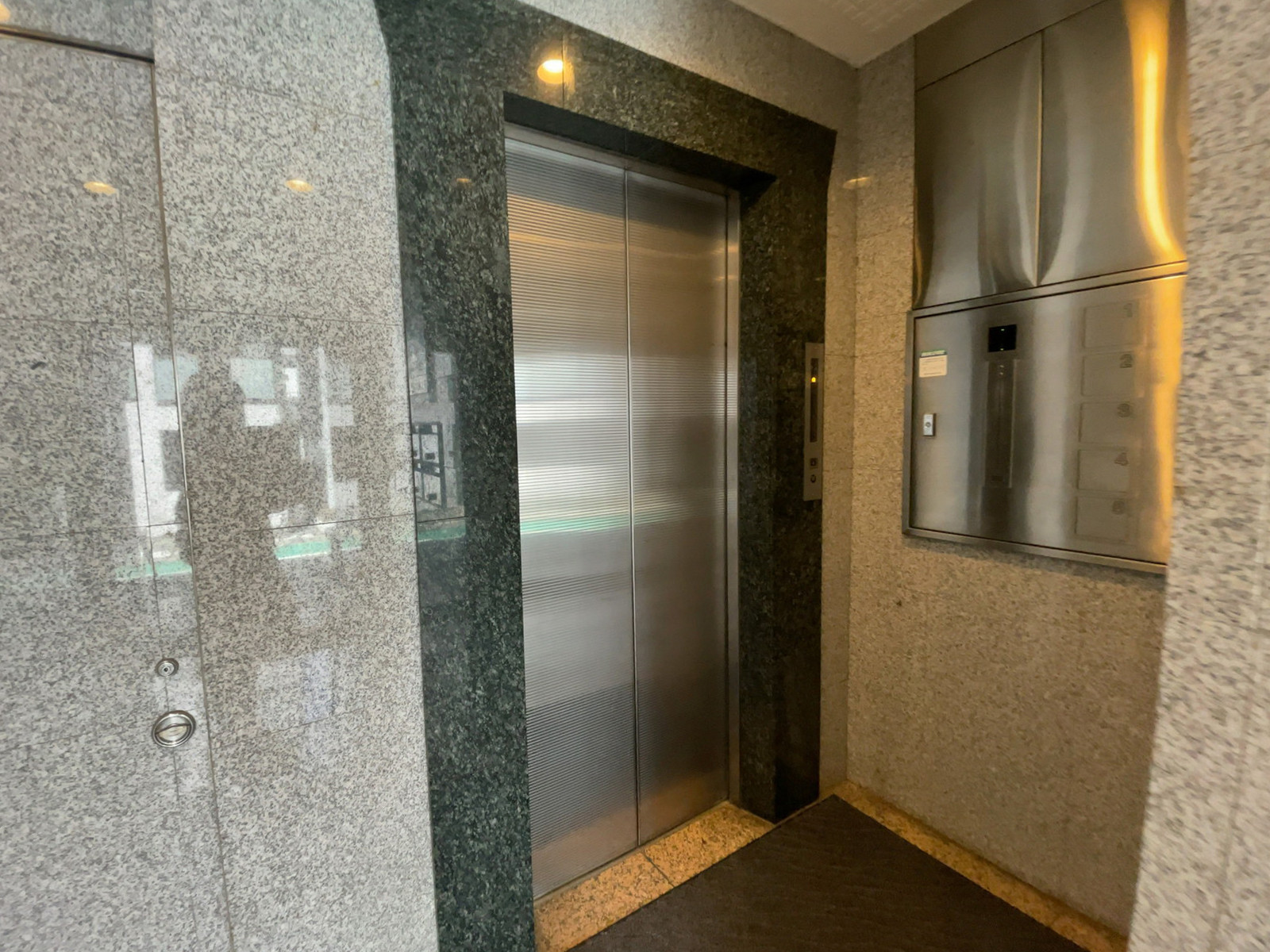 エレベーター(1基)