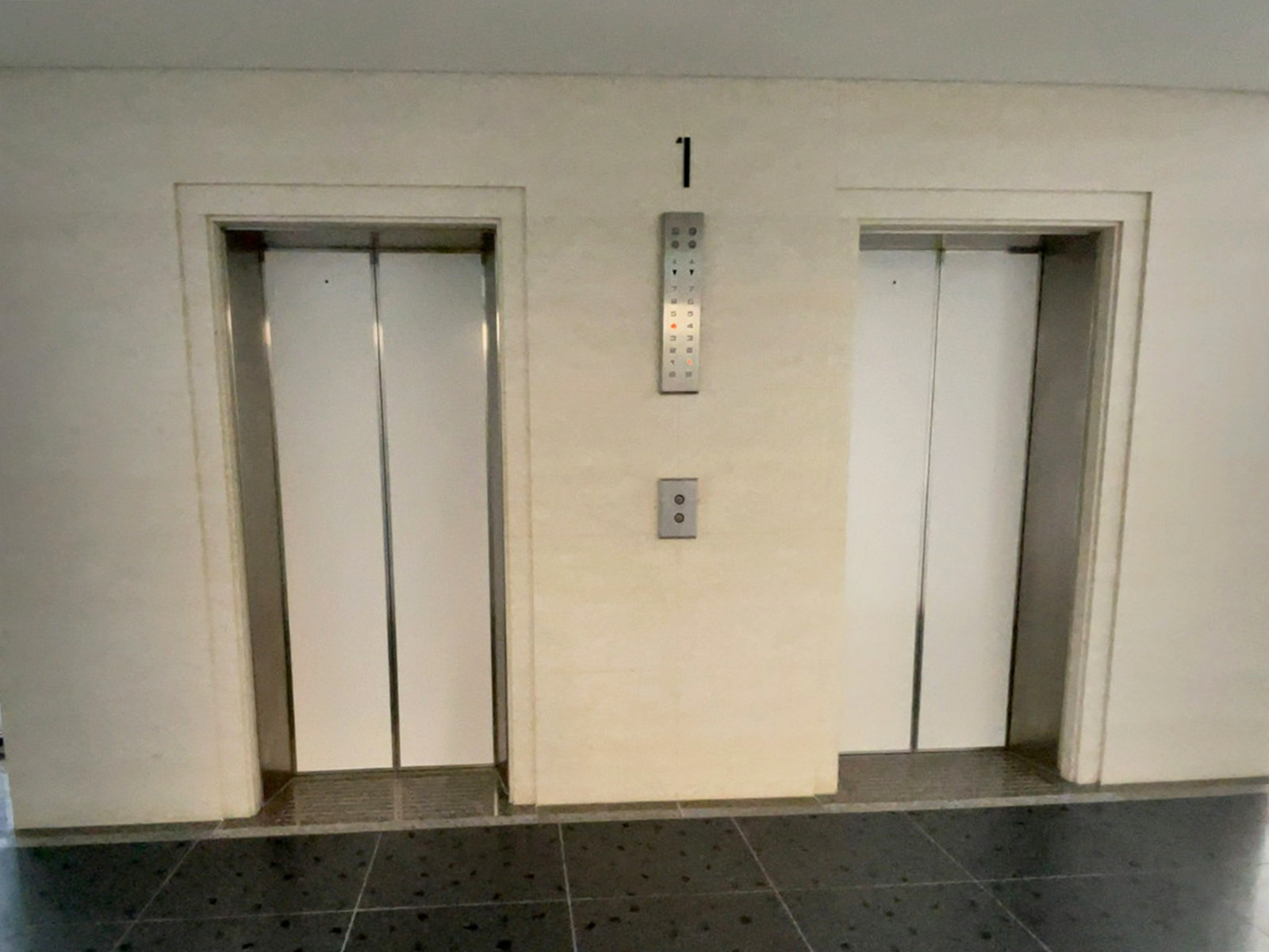 エレベーター
