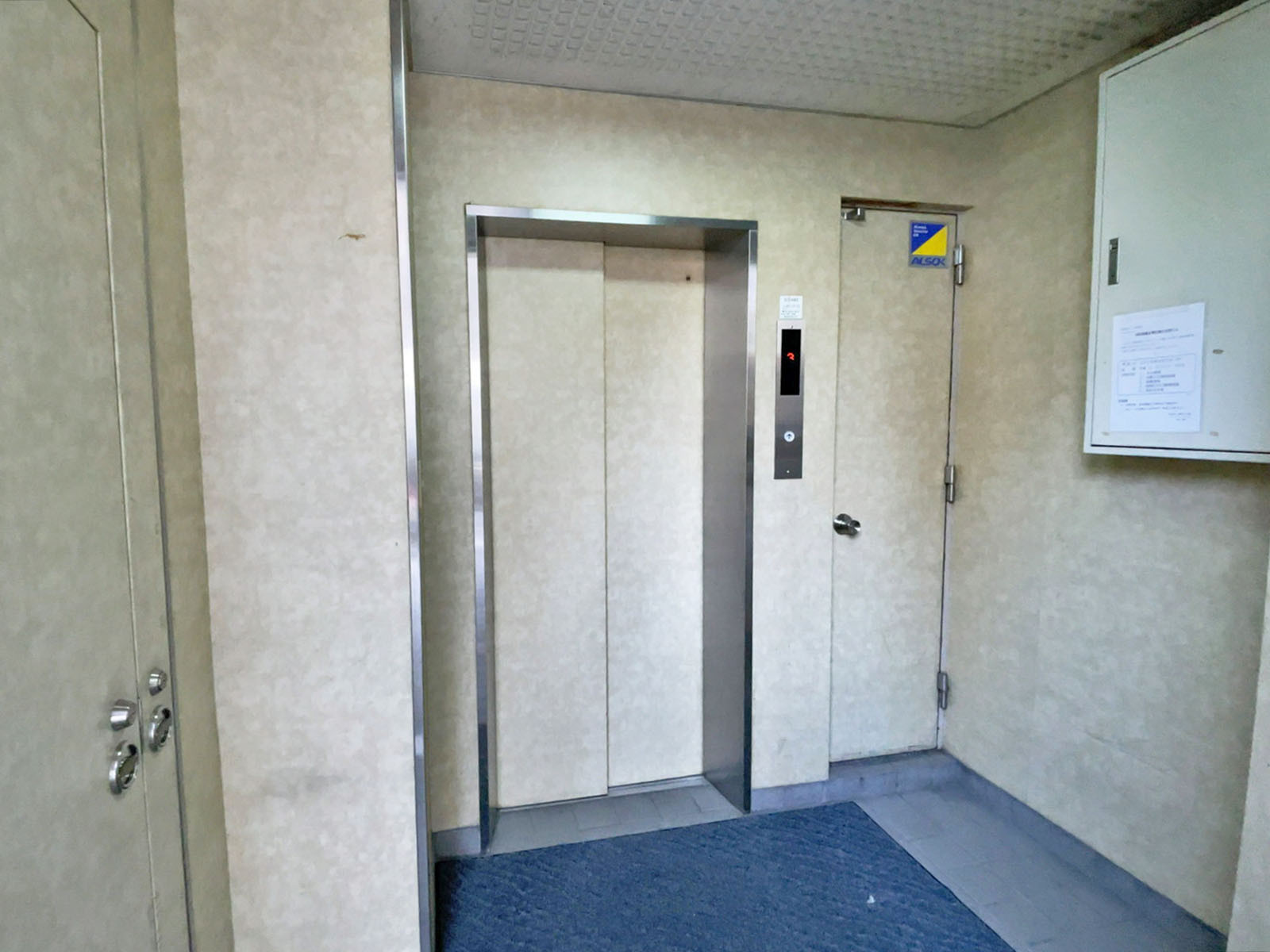 エレベーター(1基)