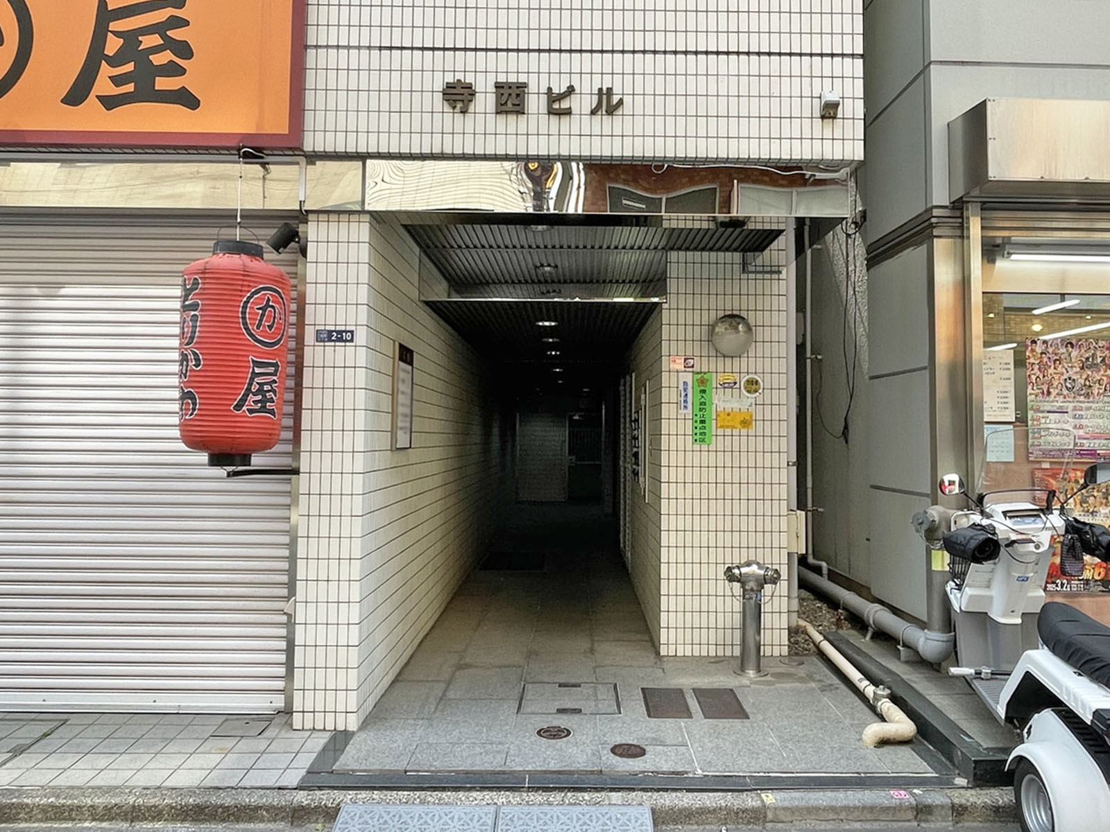 オフィスビル出入口