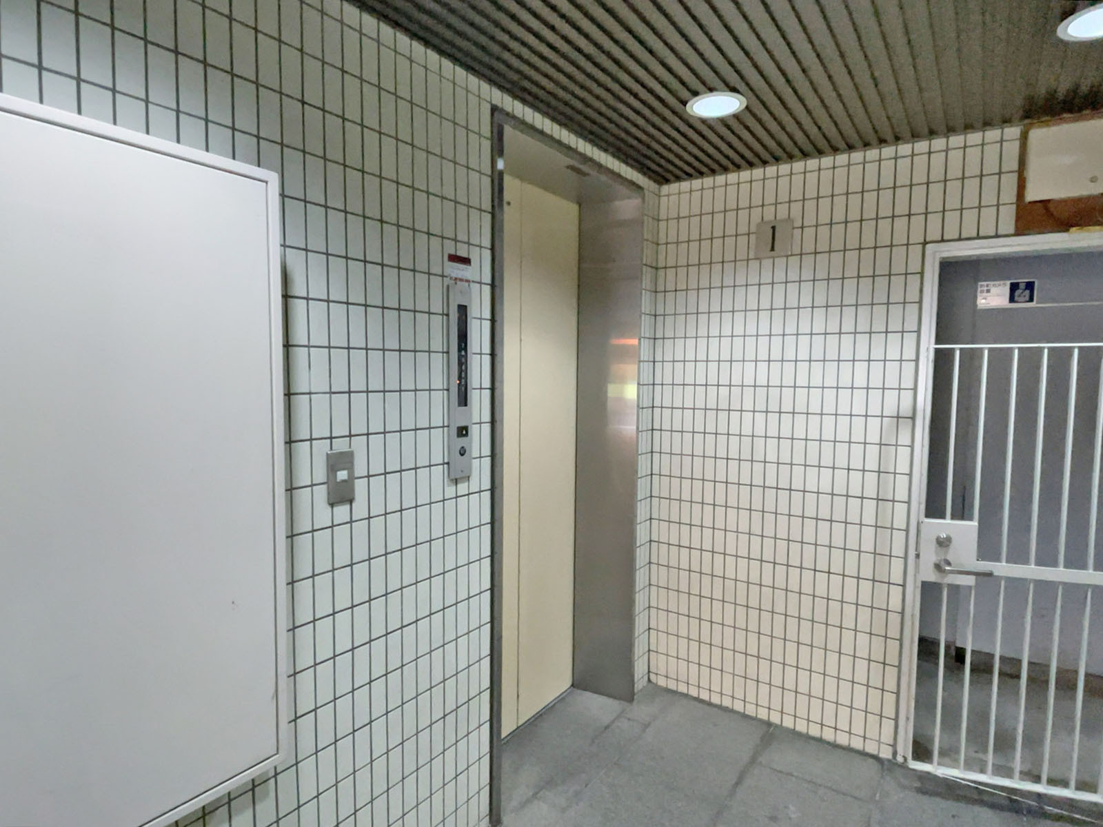 エレベーター(1基)