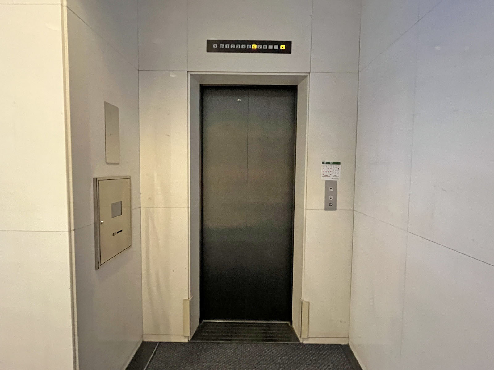 エレベーター(1基)
