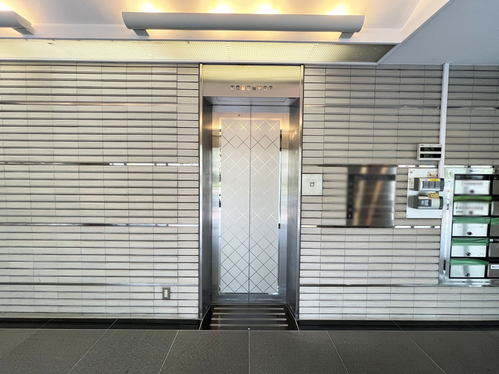 エレベーター(1基)