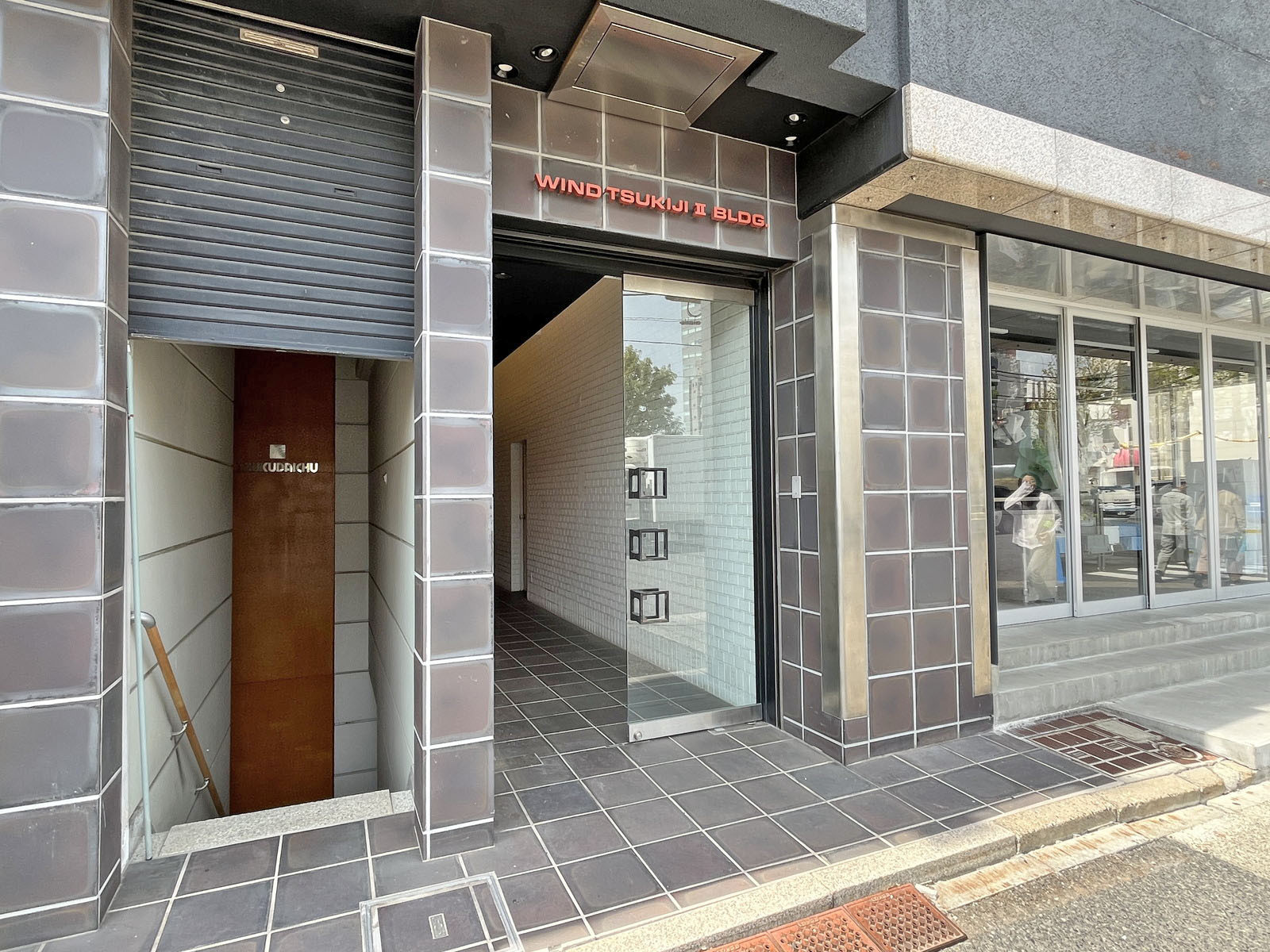 オフィスビル出入口