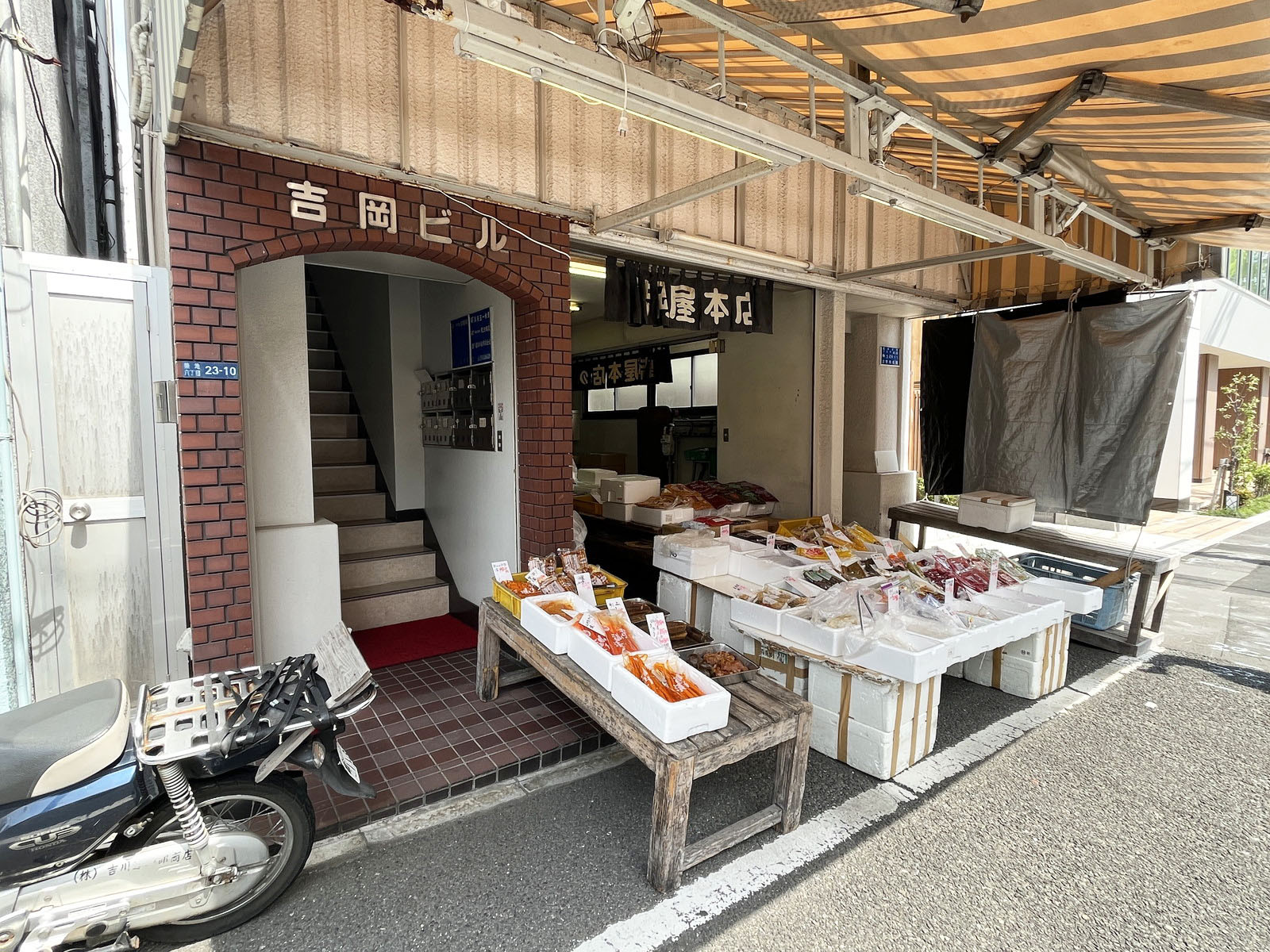 オフィスビル出入口