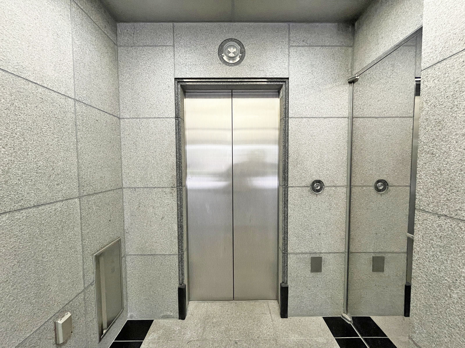 エレベーター(1基)