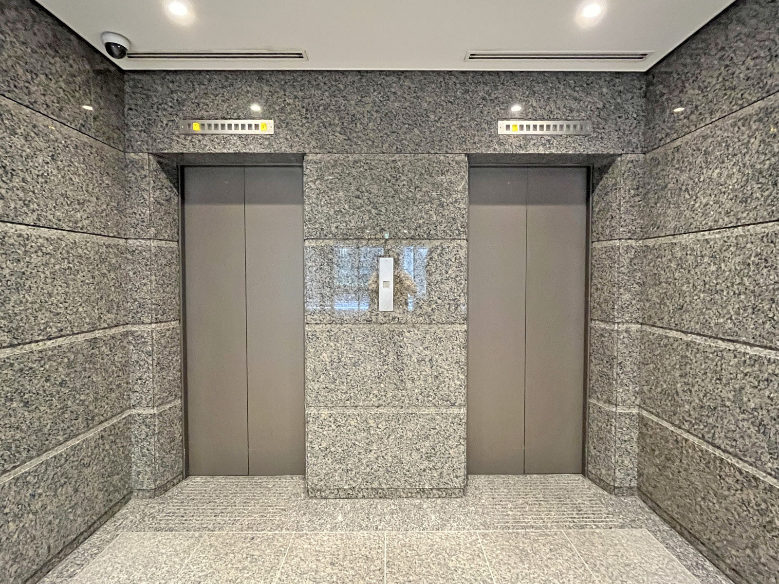 エレベーター(2基)