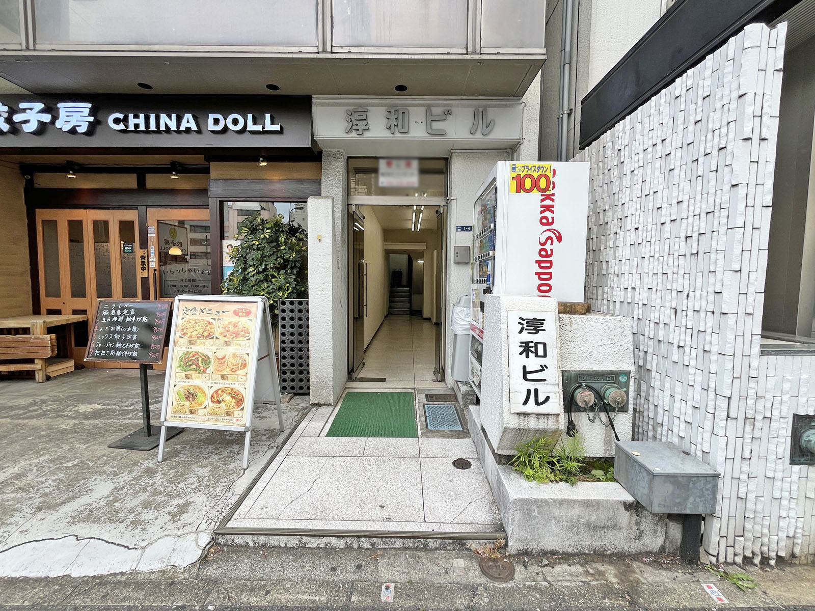 オフィスビル出入口