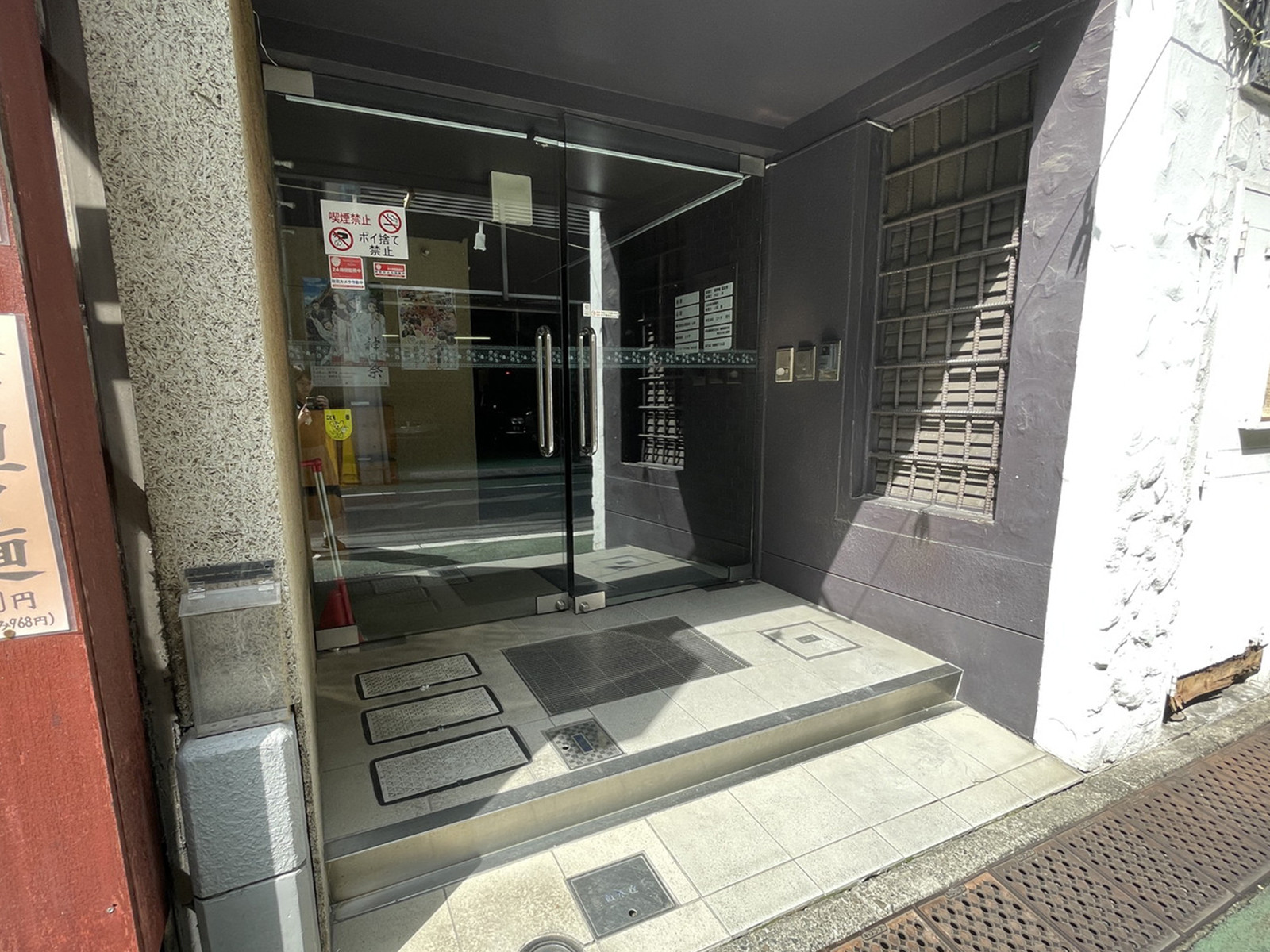山房ビル出入口