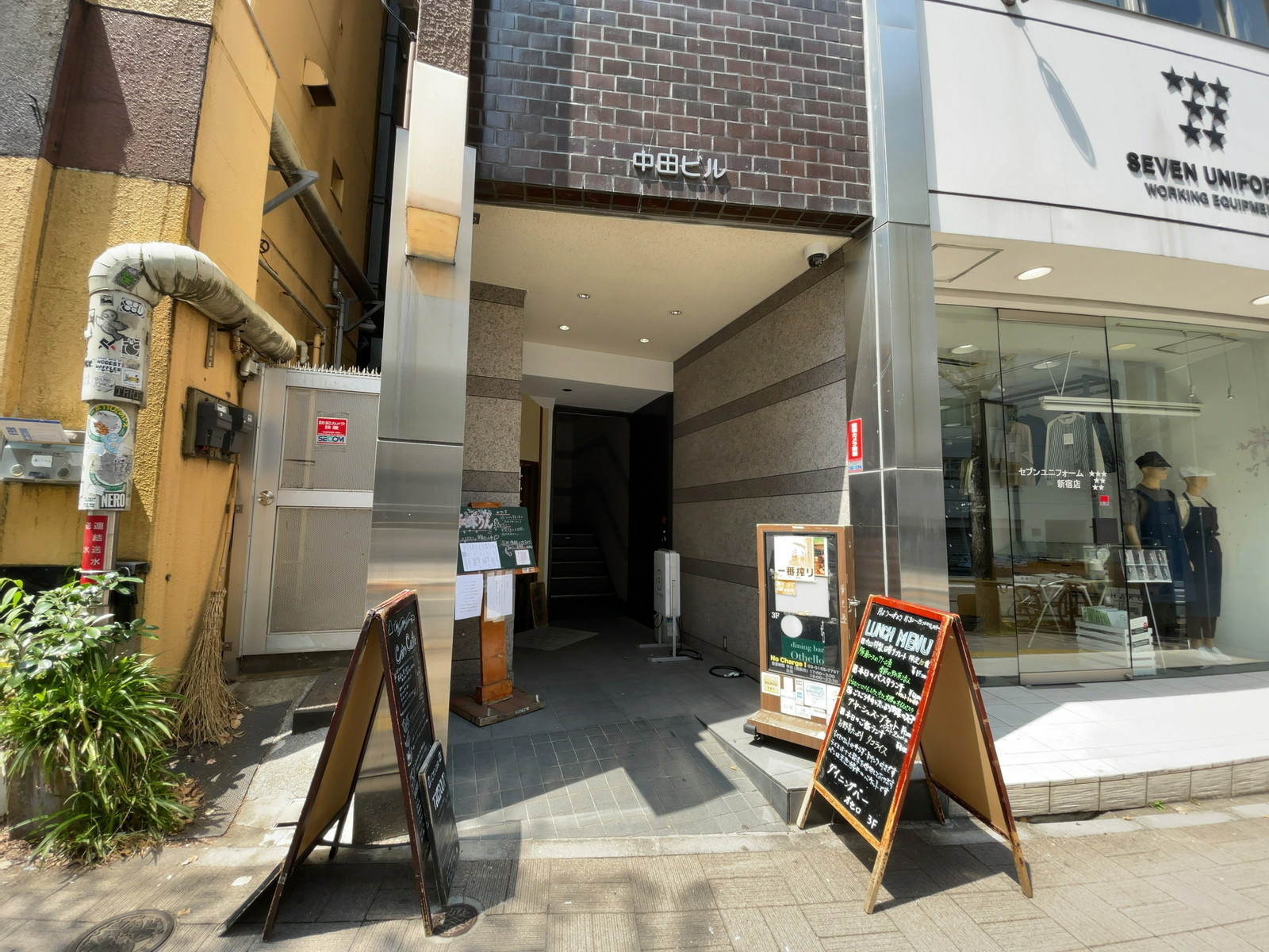 オフィスビル出入口