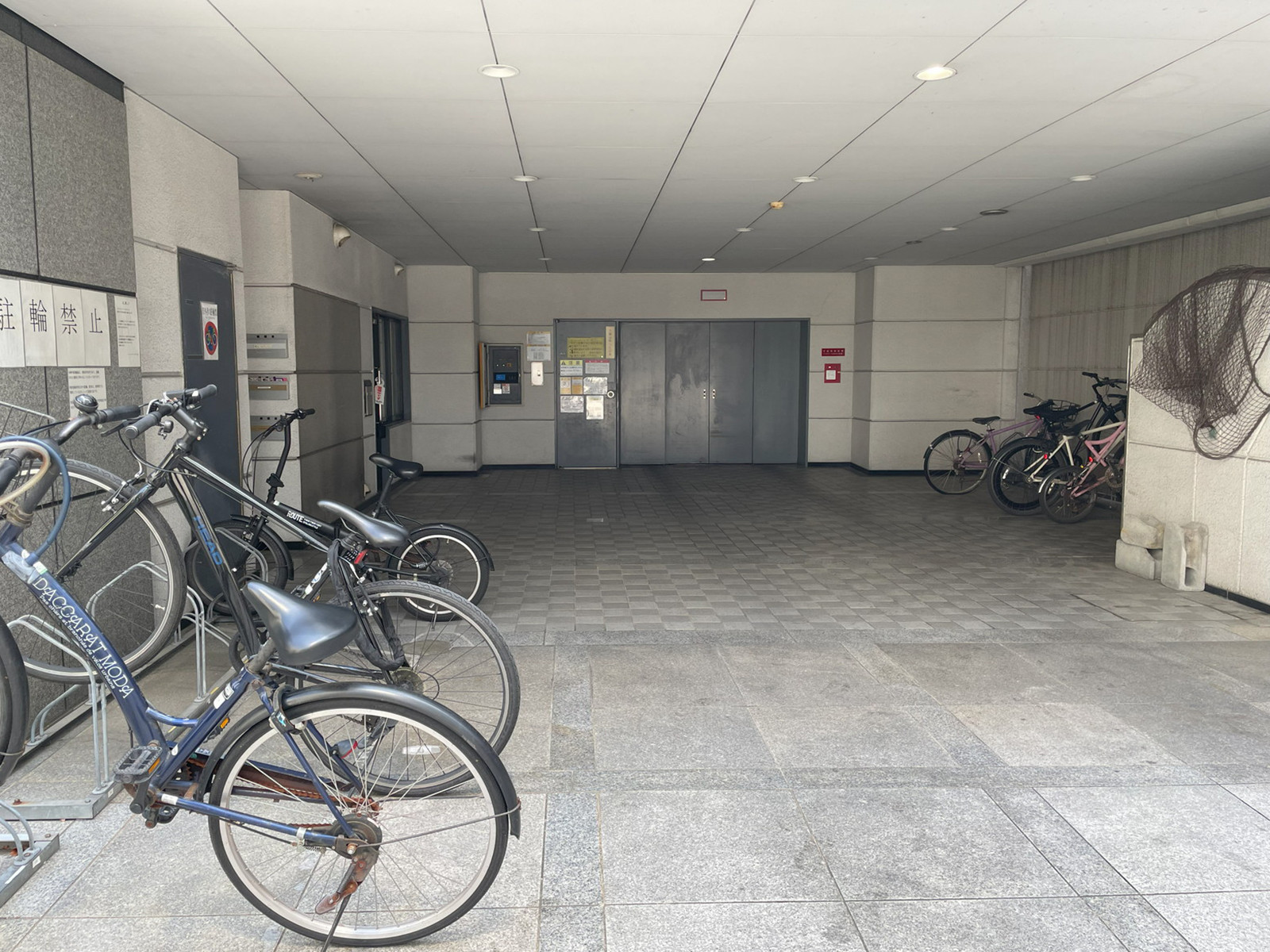 駐車場・駐輪場