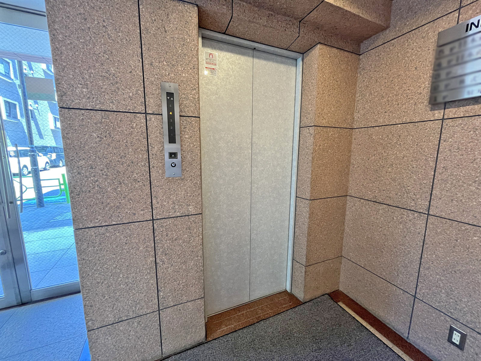 エレベーター(1基)