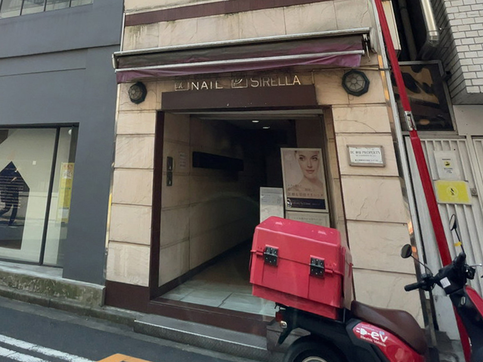 オフィスビル出入口
