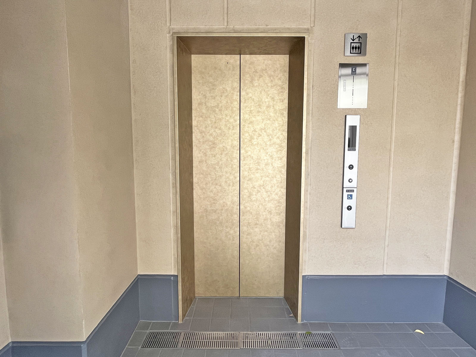 エレベーター(1基)