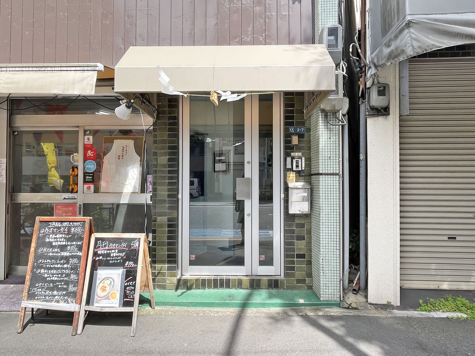 オフィスビル出入口
