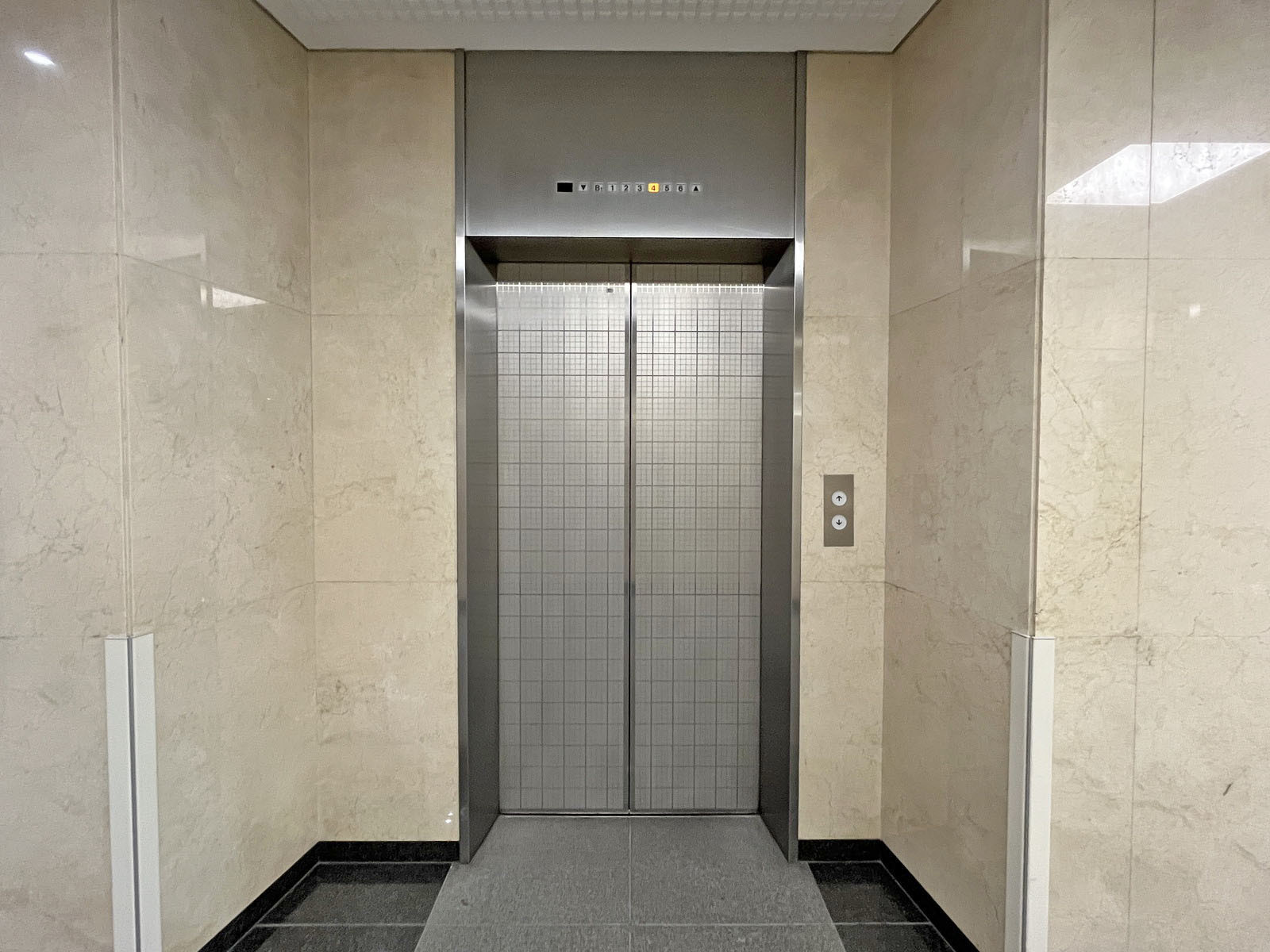 エレベーター(1基)